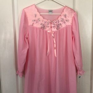 VINTAGE NIGHTGOWN